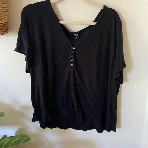 Old Navy Black V-Neck Women's Top - Picture 1 of 4